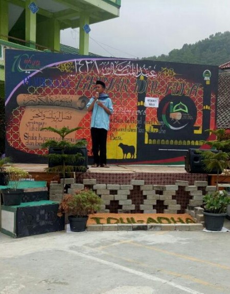 Menyanyi Solo GEBYAR IDUL ADHA 2017 DARUSSALAM TASIKMALAYA
