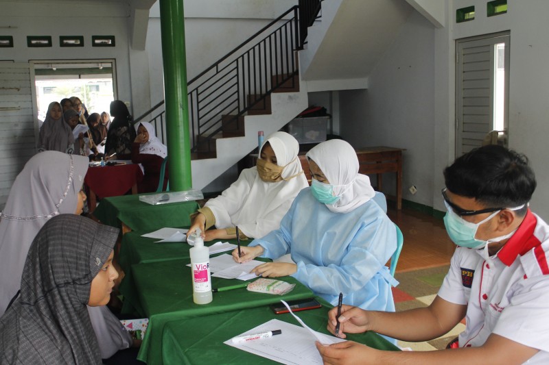 Pemeriksaan Kesehatan Santri Santriat Pondok Pesantren Darussalam