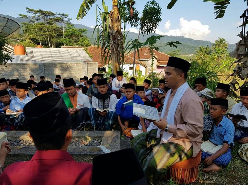 Ziarah kubur dan Yasinan di Makam keluarga Pondok