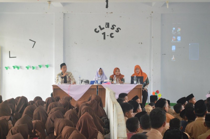 Puskesmas Rajapolah Mengadakan Sosialisasi  Program  Repruduksi Remaja di pondok Pesantren Darussalam