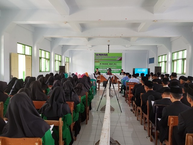 Seminar bersama K.H Masyhudi Subari,M.A (Direktur KMI Pondok Modern Darussalam Gontor)