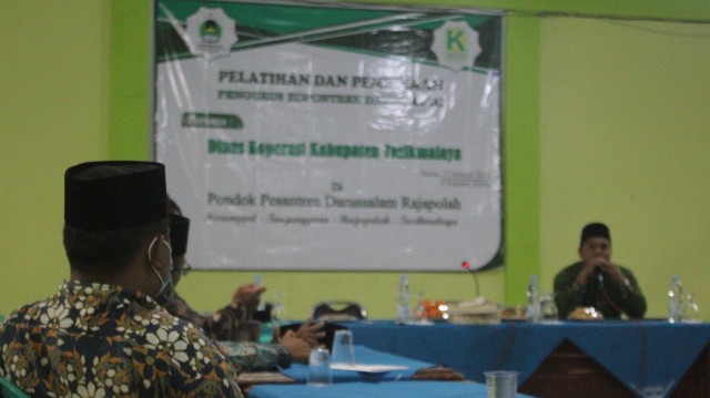 Latihan dan Pembinaan Pengurus KOPONTREN Darussalam bersama Dinas Koperasi Kab.Tasikmalaya