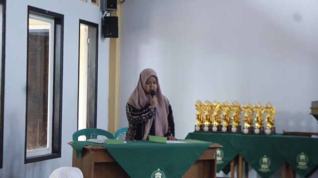 Pembagian Rapot dan Prestasi Akademik Semester Ganjil Tahun Ajaran 2023/2024