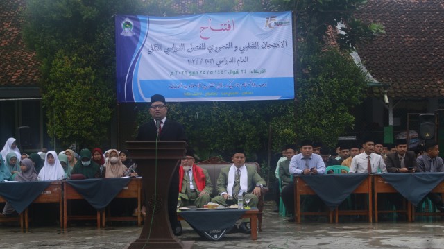 Pembukaan Ujian Lisan  dan Ujian Tulis Semester Akhir  Tahun Ajaran 2021/2022