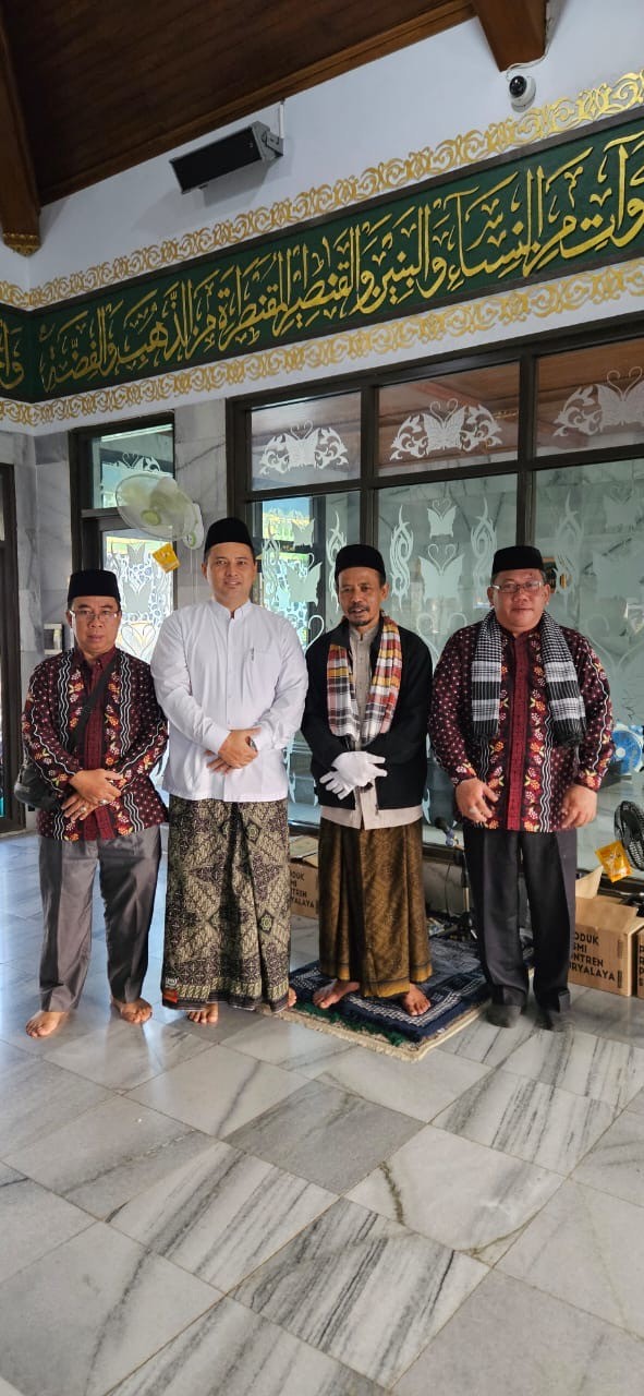 Ziarah ke Abah Anom dan Abah Sepuh